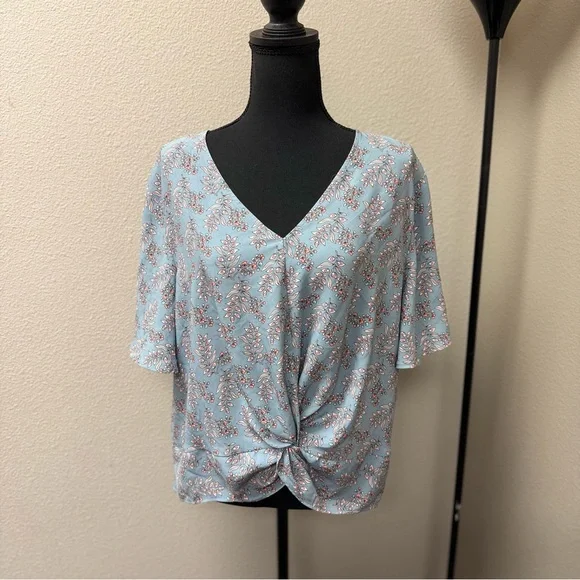 Loft Floral Blue Women's Top. Size XL - Picture 1 of 7
